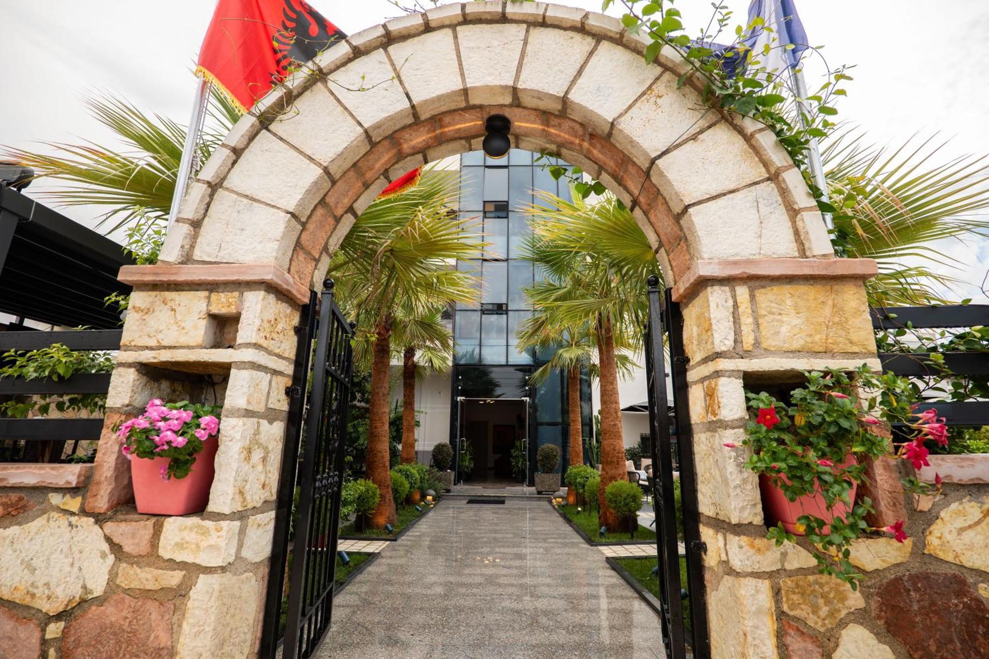 Hotel Eagle Ксаміл Екстер'єр фото