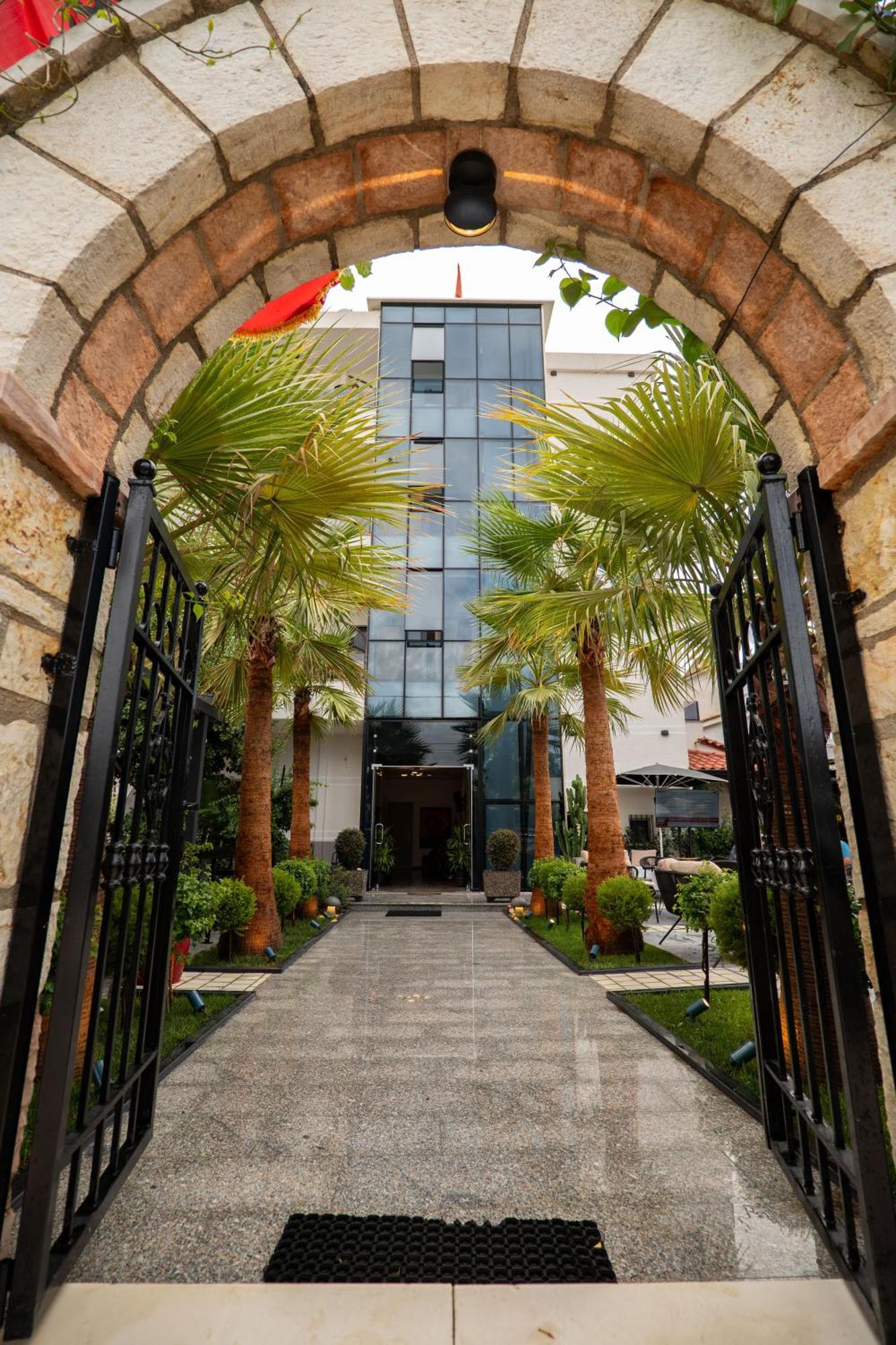 Hotel Eagle Ксаміл Екстер'єр фото
